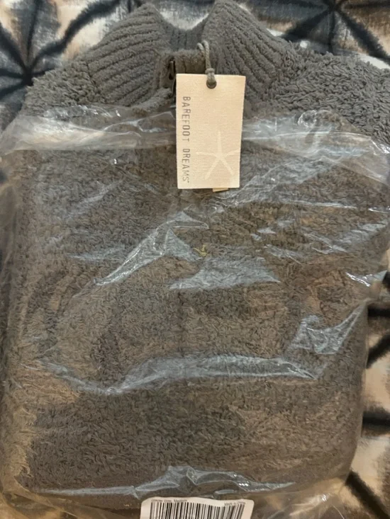 Barefoot Dreams Women's Charcoal Sherpa Crewneck Pullover - Picture 12 of 13